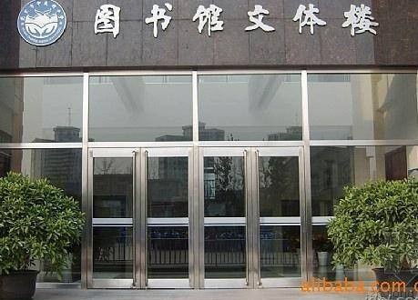 海淀紫竹橋玻璃門維修、感應門報價及智能工業(yè)門選購指南